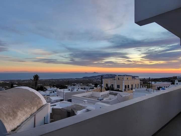 Astivi Santorini Apartments Pýrgos Eksteriør bilde